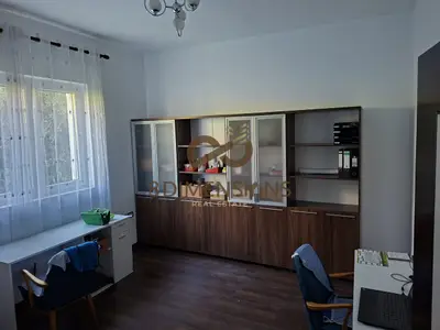 Vilë me qera në Blloku, Tiranë, 200 m². Foto 11 nga 12