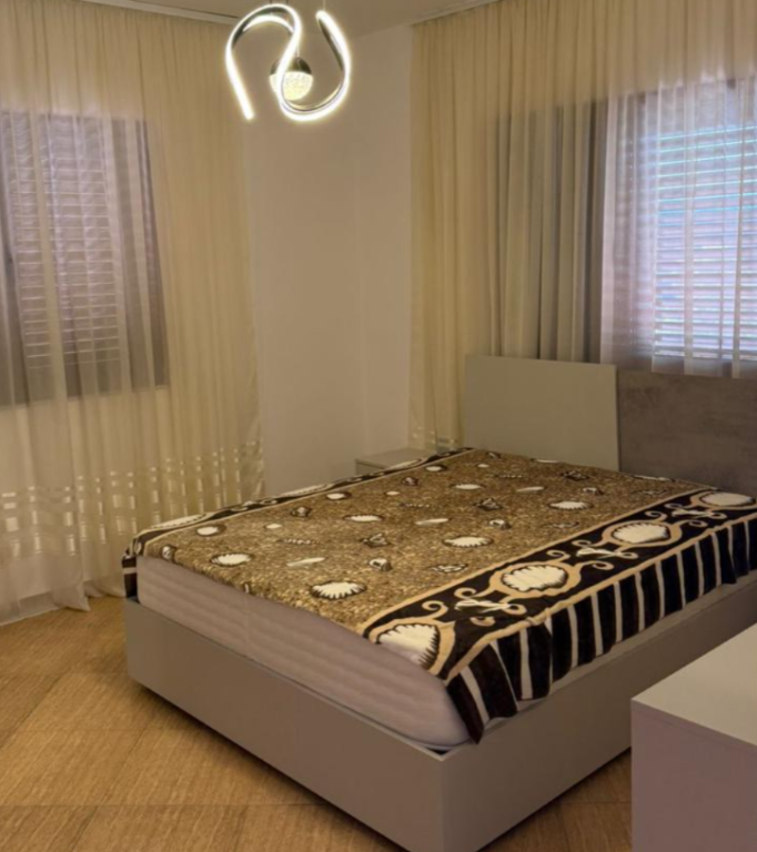 Apartament 3+1 me qera në Bulevardi i Ri, Tiranë, 130 m². Foto 3 nga 3