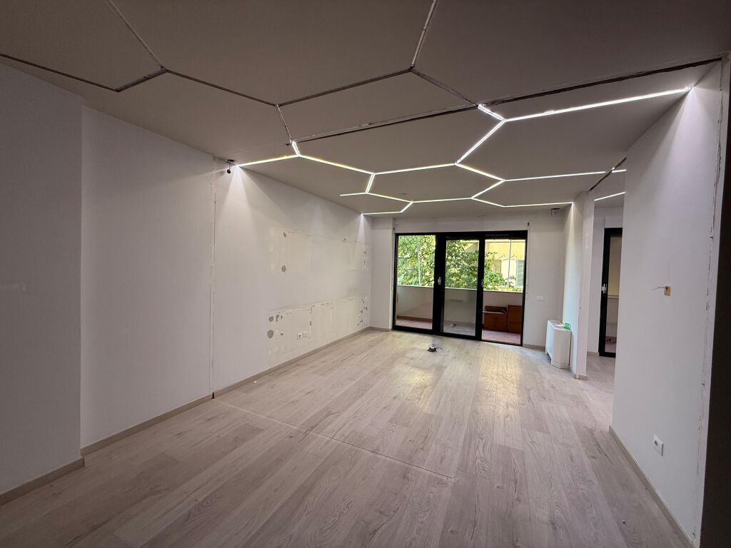 Locale commerciale in affitto a Blloku, Tirana, 135 m². Foto 3 di 3