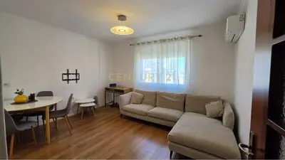 Apartament 1+1 me qera në Xhamlliku, Tiranë, 50 m². Foto 1 nga 8