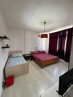 Apartament 1+1 me qera në Blloku, Tiranë, 60 m². Foto 2 nga 6