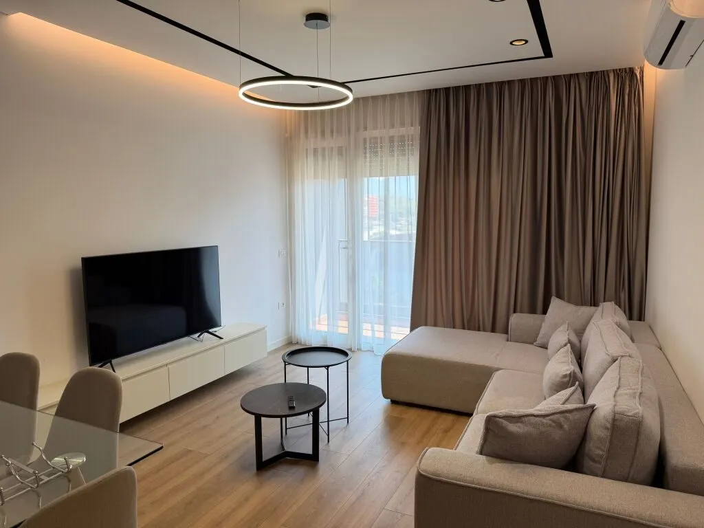 Apartment 1+1 for rent in Rruga Liman Kaba, Tirana, 85 m². Photo 1 of 7