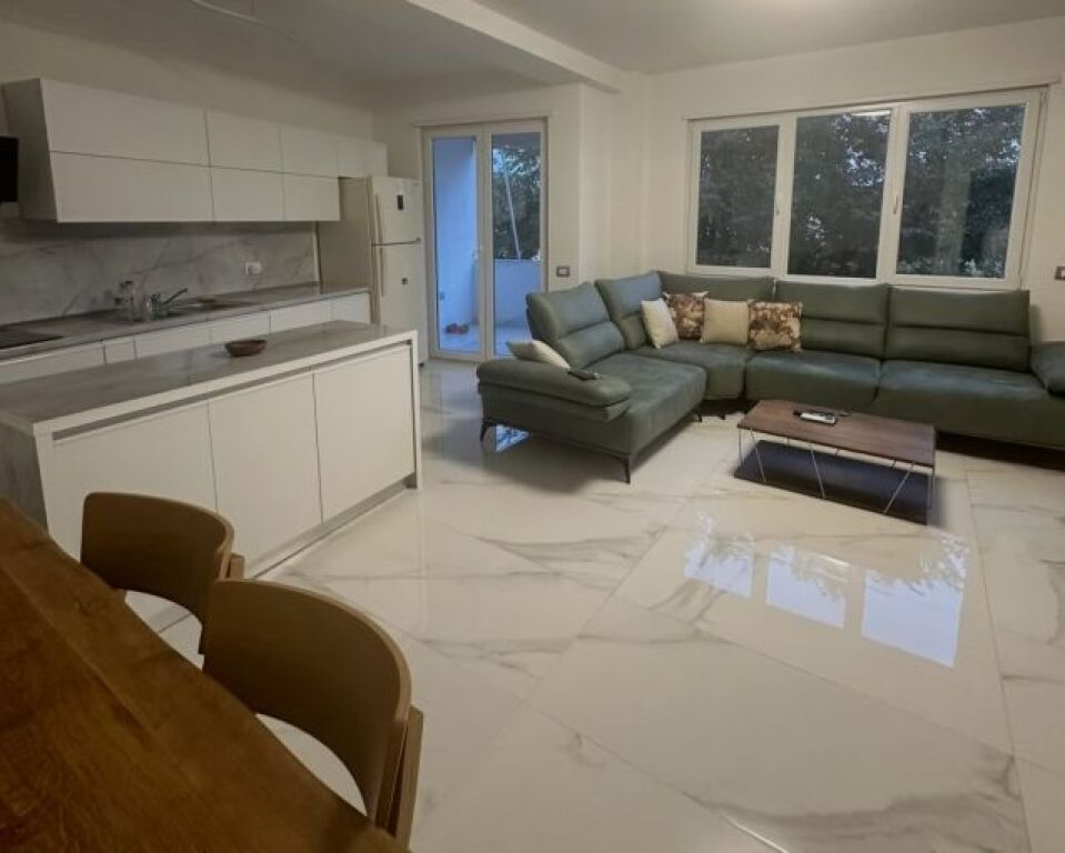 Apartament 2+1 me qera në Liqeni i Thatë, Tiranë, 120 m²