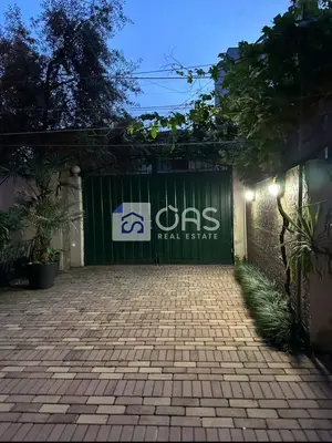 Apartament 2+1 me qera në Shkolla e Kuqe, Tiranë, 160 m². Foto 8 nga 10
