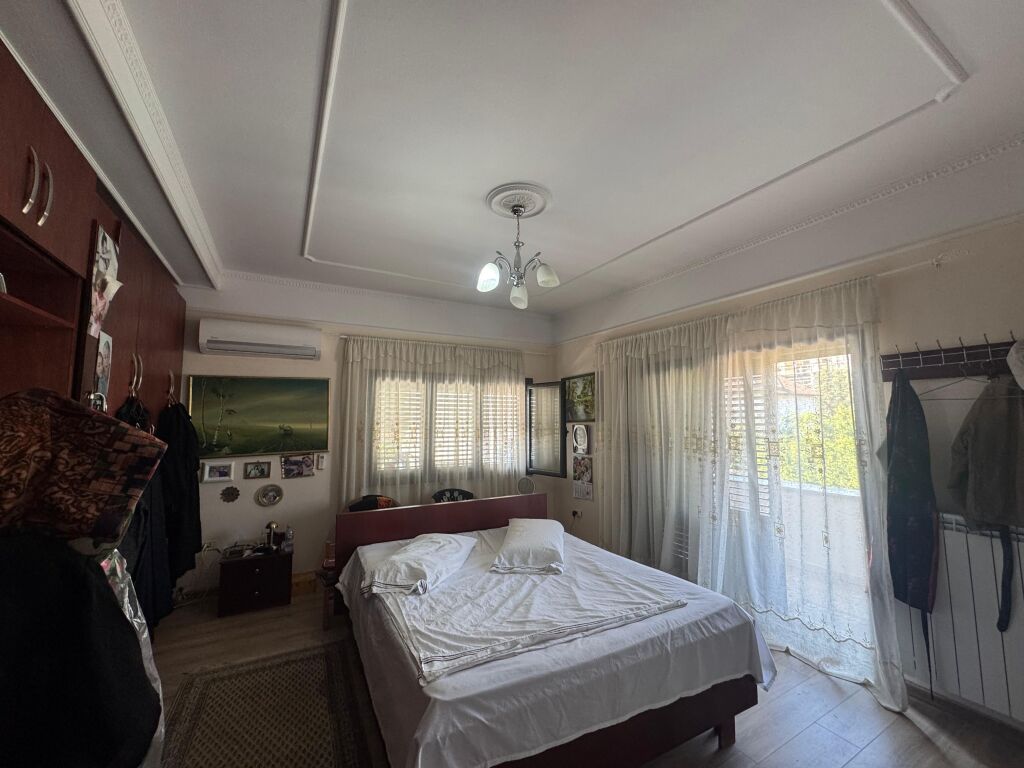 Vilë me qera në Vilat Gjermane, Tiranë, 1 020 m². Foto 3 nga 3