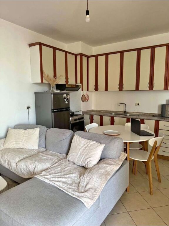 Appartamento 1+1 in affitto a Globe, Tirana, 65 m². Foto 1 di 3