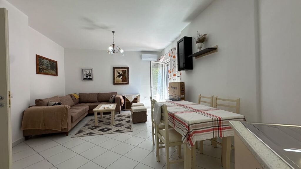 Apartament 2+1 me qera në Liqeni i Thatë, Tiranë, 100 m². Foto 1 nga 3