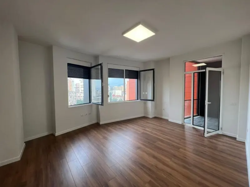 Ufficio in affitto a Toptani, Tirana, 134 m²