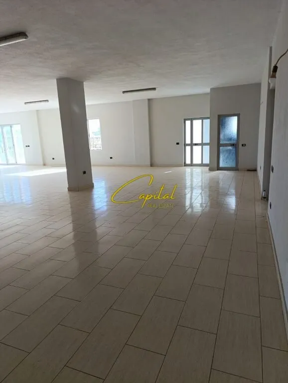 Locale commerciale in affitto a Mëzez, Tirana, 230 m². Foto 1 di 3