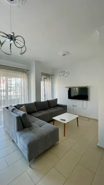 Apartament 1+1 me qera në Rruga Him Kolli, Tiranë, 70 m²