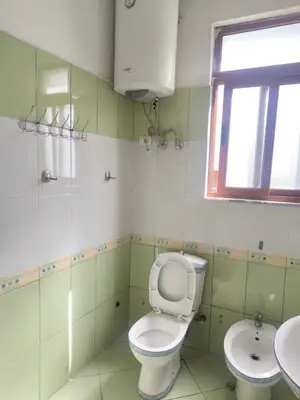 Apartament 2+1 me qera në Jordan Misja, Tiranë, 90 m². Foto 1 nga 8