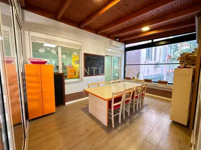 Locale commerciale in affitto ad Ish Blloku, Tirana, 175 m². Foto 3 di 11