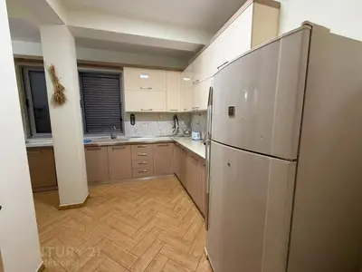 Apartament me qera në 21 Dhjetori, Tiranë, 170 m². Foto 8 nga 10