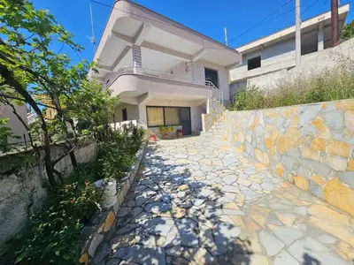 Shtëpi private me qera në Çezma e Ferrës, Durrës, 200 m². Foto 1 nga 12