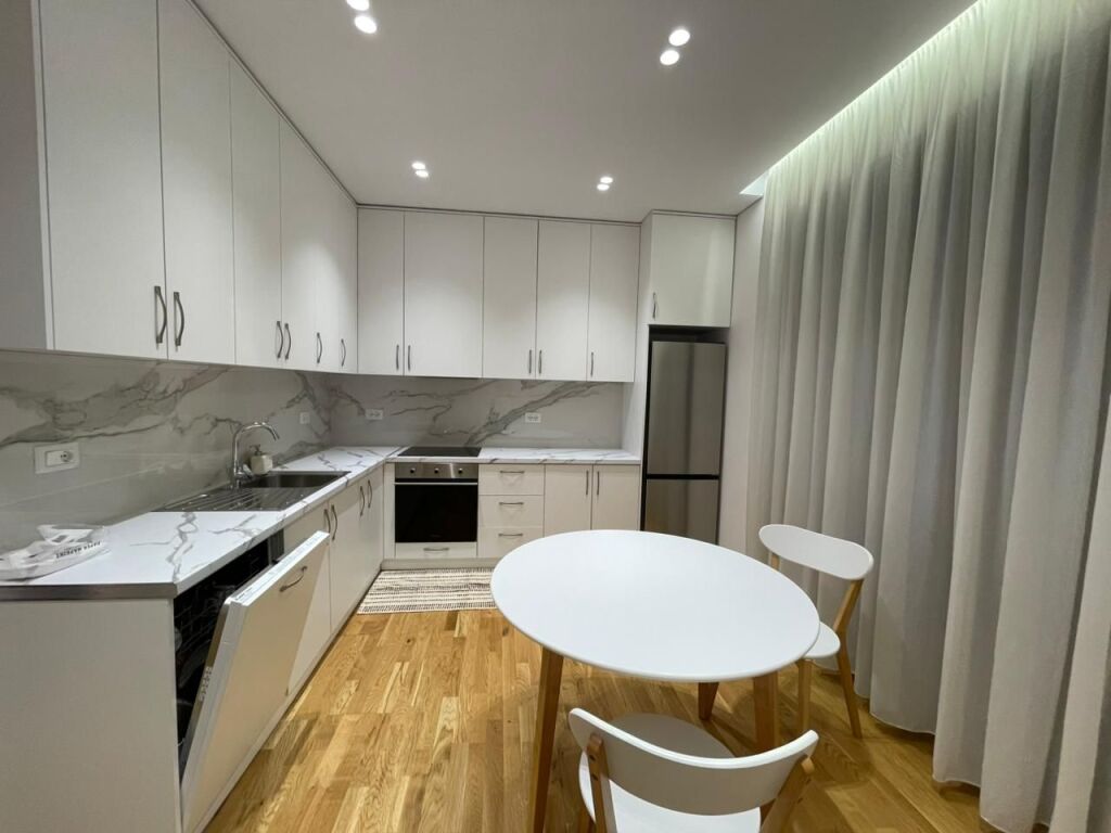 Vilë me qera në TEG, Tiranë, 345 m². Foto 2 nga 3