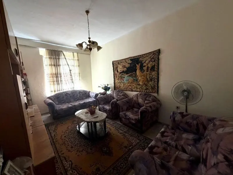 Apartament 2+1 me qera në Pallatet Agimi, Tiranë, 80 m²