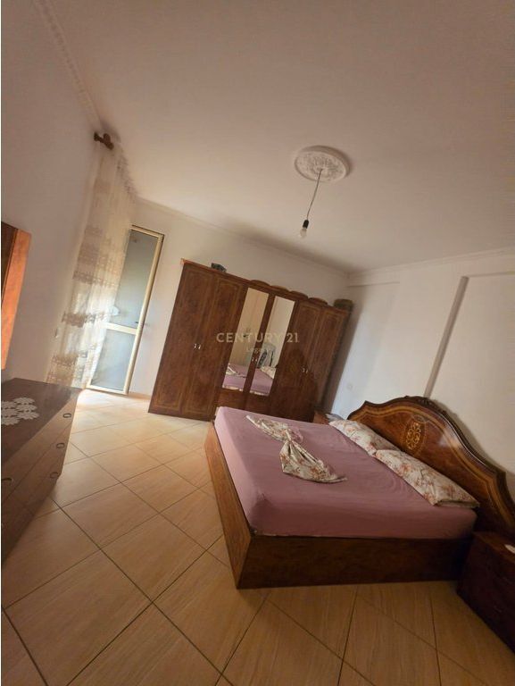 Apartment 1+1 for rent in Lungomare, Vlorë, 80 m². Photo 3 of 3