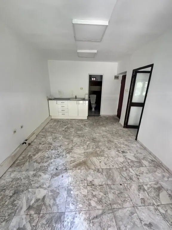 Zyrë me qera në Myslym Shyri, Tiranë, 40 m²