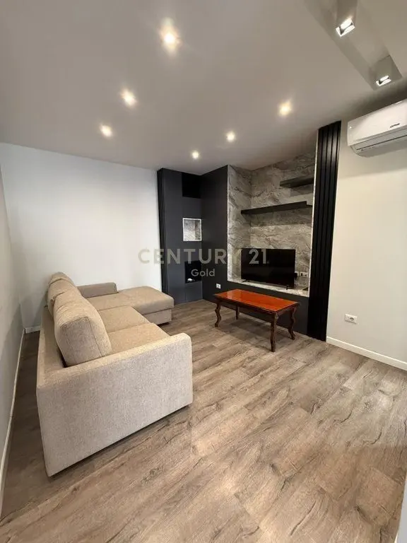 Apartament 2+1 me qera në Kopshti Botanik Zoologjik, Tiranë, 120 m²