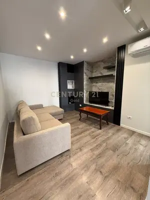 Apartament 2+1 me qera në Kopshti Botanik Zoologjik, Tiranë, 120 m². Foto 1 nga 6