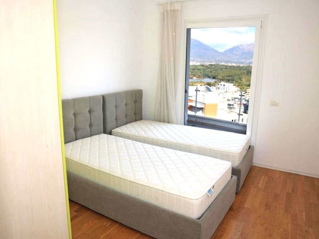Apartament 2+1 me qera në Liqeni i Thatë, Tiranë, 90 m². Foto 3 nga 3