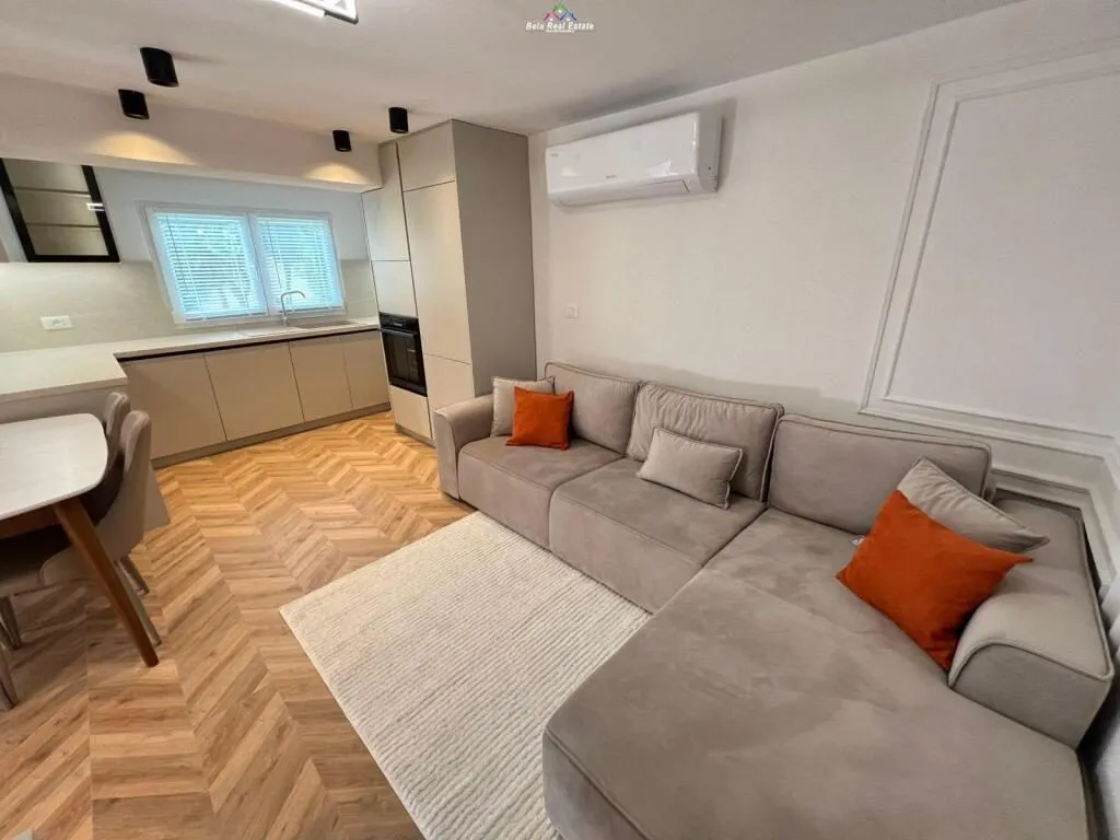 Villa 2+1 in affitto a Kompleksi Grand, Tirana, 70 m². Foto 1 di 11
