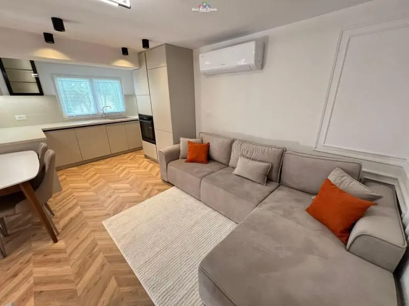 Vilë 2+1 me qera në Kompleksi Grand, Tiranë, 70 m²