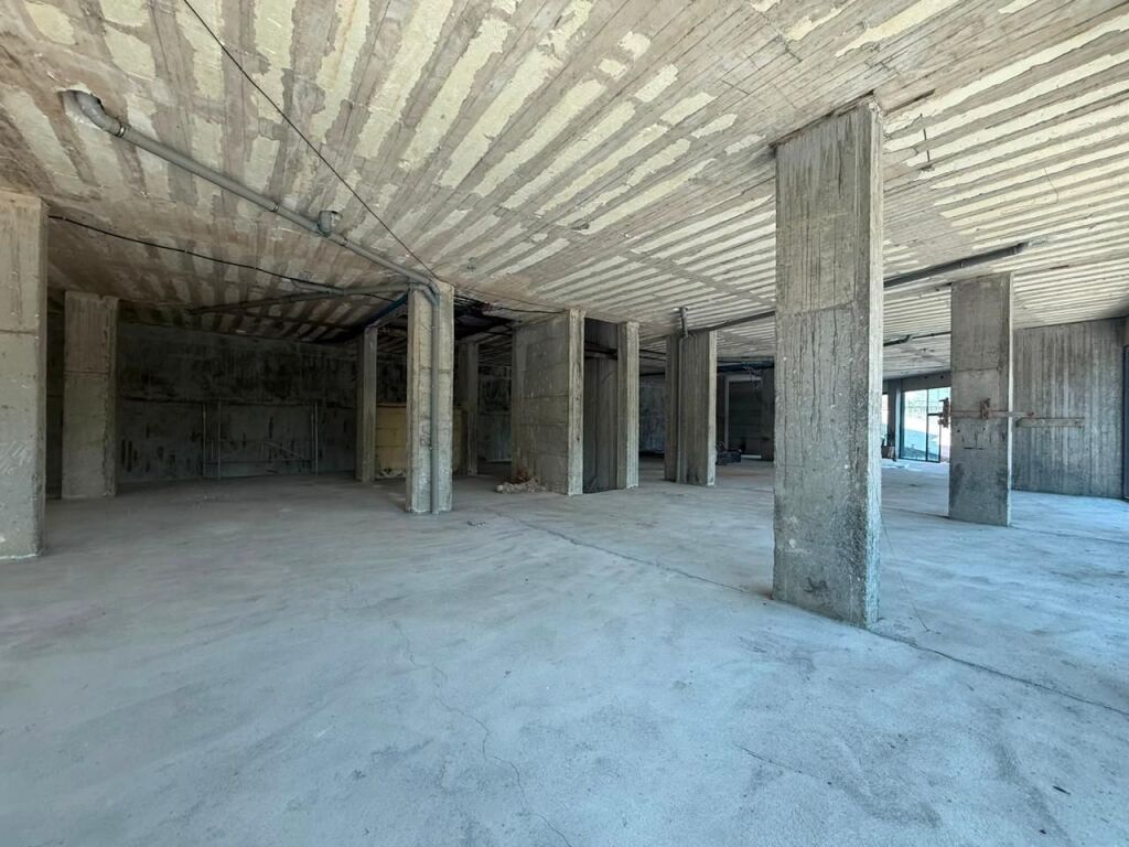 Locale commerciale in affitto a Liqeni i Tiranës, Tirana, 598 m². Foto 1 di 1