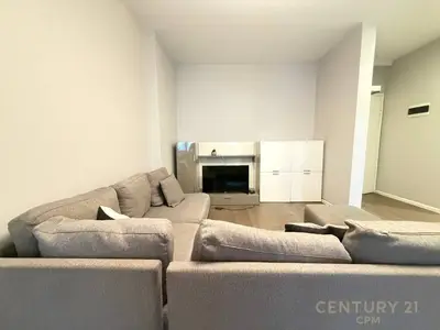 Apartament 1+1 me qera në Blloku, Tiranë, 75 m². Foto 2 nga 6