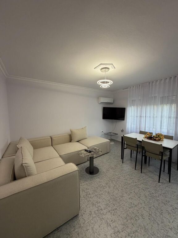 Apartment 3+1 for rent in Bulevardi Zogu I, Tirana, 120 m². Photo 1 of 3