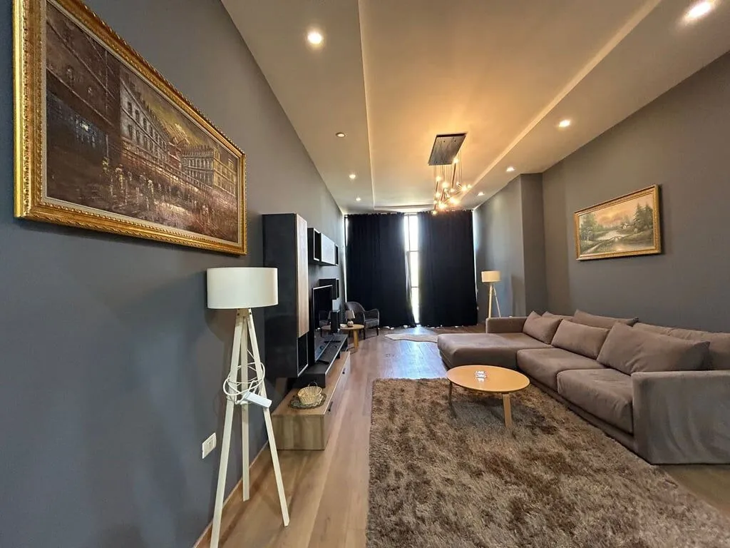 Apartament 1+1 me qera në Liqeni i Thatë, Tiranë, 120 m². Foto 1 nga 10