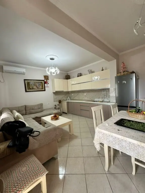 Casa indipendente 2+1 in affitto a Bathore, Kamza, 90 m²