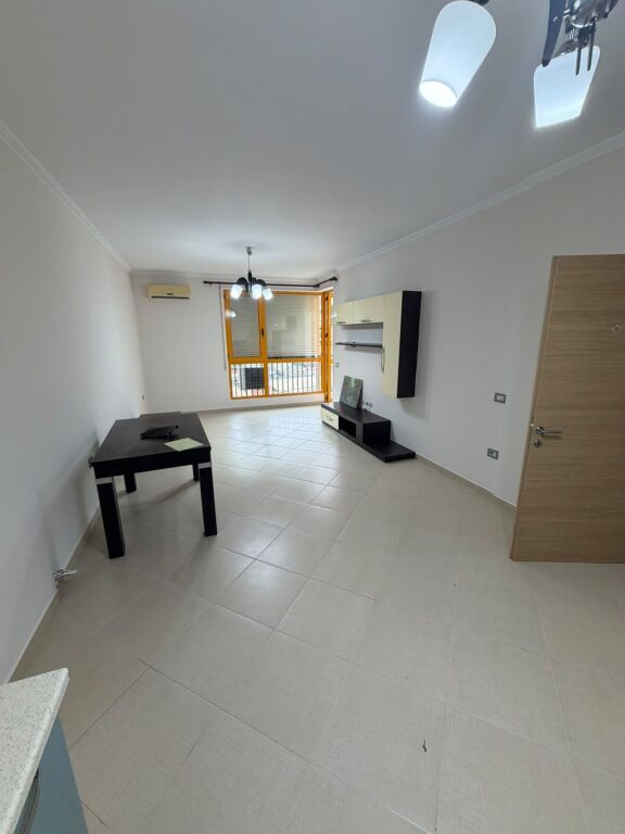 Appartamento 3+1 in affitto a Komuna e Parisit, Tirana, 120 m². Foto 3 di 3