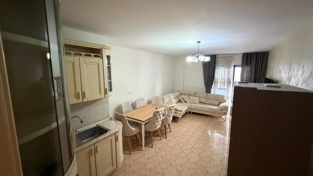 Apartament 2+1 me qera në Ura e Nisharakut, Tiranë, 85 m². Foto 1 nga 6