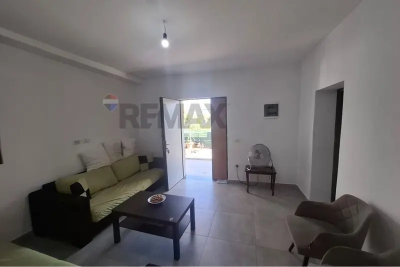 Casa indipendente 1+1 in affitto a Cole, Valona, 200 m²
