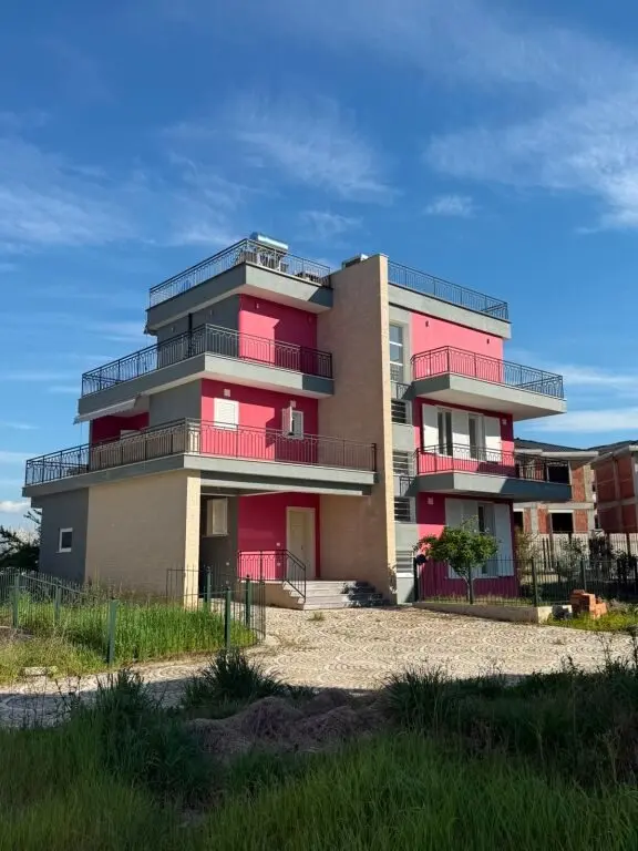 Vilë me qera në Mjull Bathore, Tiranë, 424 m²