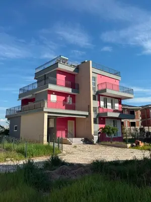 Villa in affitto a Mjull Bathore, Tirana, 424 m². Foto 1 di 12