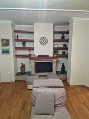 Appartamento 2+1 in affitto a Rruga e Barrikadave, Tirana, 130 m². Foto 4 di 9