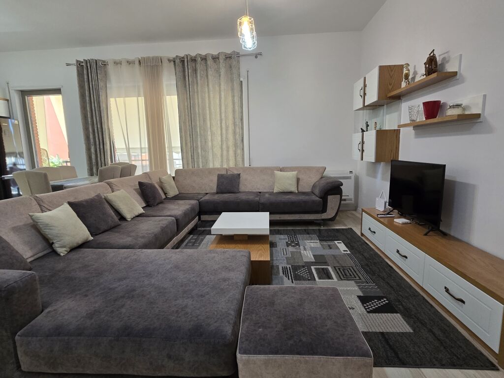 Appartamento 2+1 in affitto a Rruga e Elbasanit, Tirana, 90 m². Foto 1 di 3