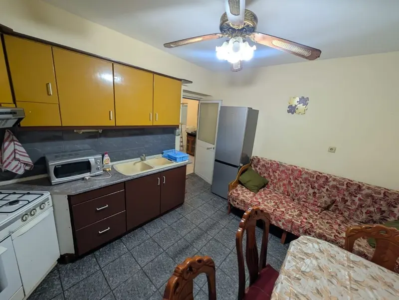Apartament 3+1 me qera në Restorant Durrësi, Tiranë, 89 m²