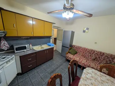 Appartamento 3+1 in affitto a Restorant Durrësi, Tirana, 89 m². Foto 1 di 9