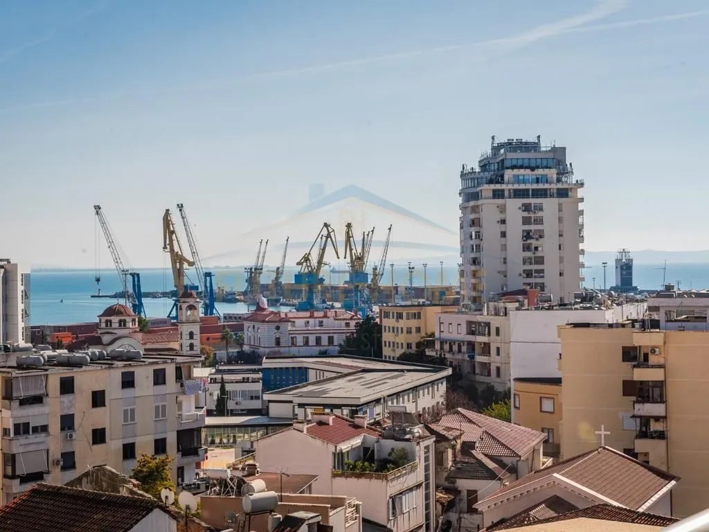 Apartment 2+1 for rent in Bulevardi Dyrrah, Durrës, 114 m². Photo 1 of 8