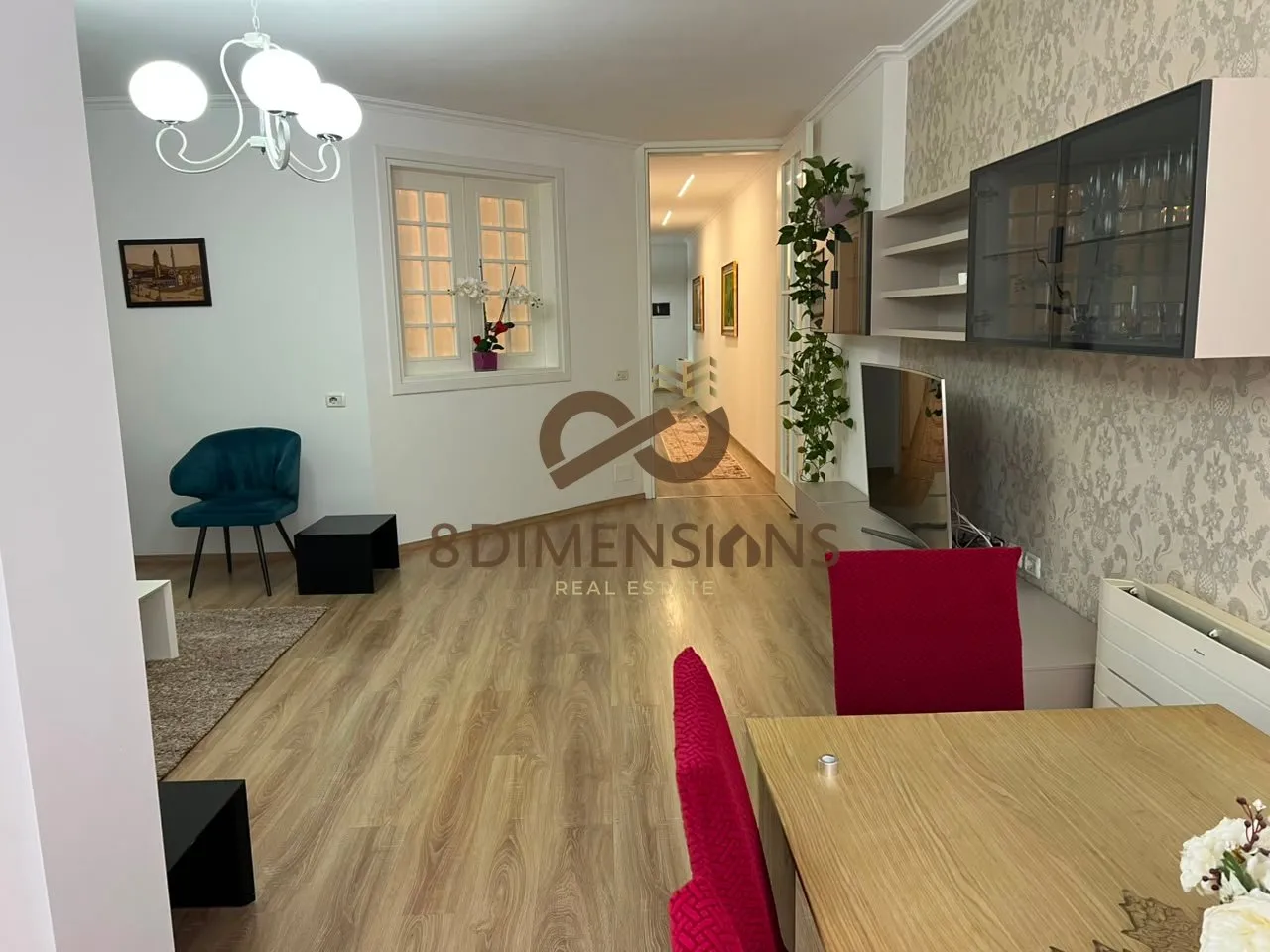 Apartament 3+1 me qera në Pazari i Ri, Tiranë, 135 m². Foto 1 nga 12