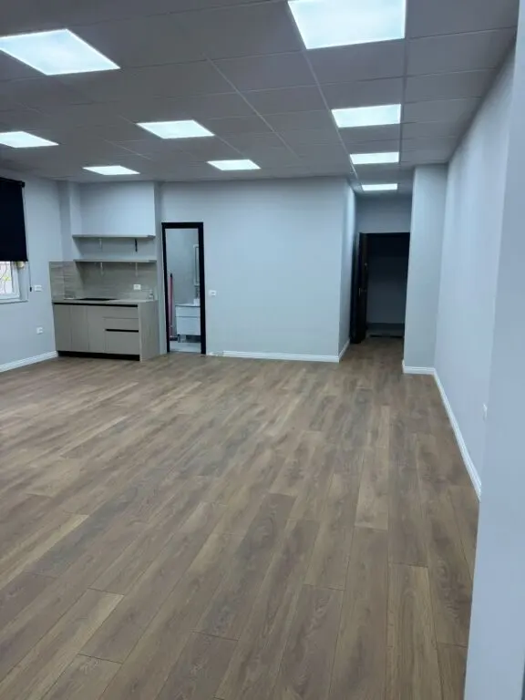 Office for rent in Toptani, Tirana, 63 m²