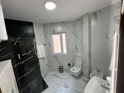 Apartament 2+1 me qera në Myslym Shyri, Tiranë, 100 m². Foto 7 nga 8