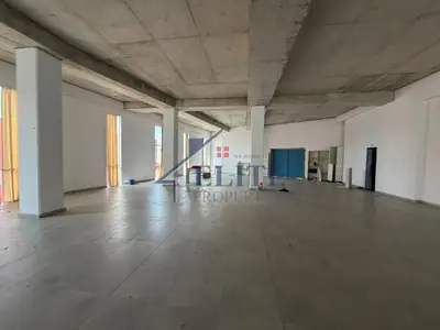 Locale commerciale in affitto a Vaqarr, Tirana, 1.150 m². Foto 2 di 12