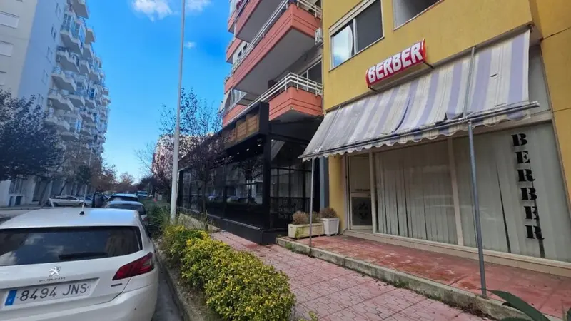 Locale commerciale in affitto a Valona, 25 m²