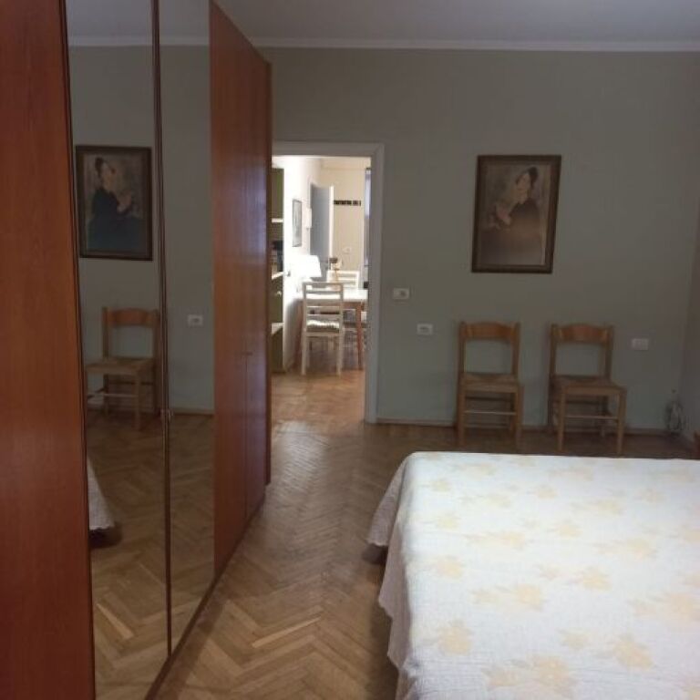Apartment 1+1 for rent in Sheshi Skënderbej, Tirana, 75 m². Photo 2 of 3