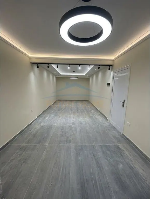 Ambient biznesi me qera në Rruga Xhanfize Keko, Tiranë, 41 m²