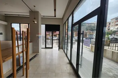 Locale in affitto a Rruga Haxhi Dalliu, Tirana, 54 m². Foto 1 di 3